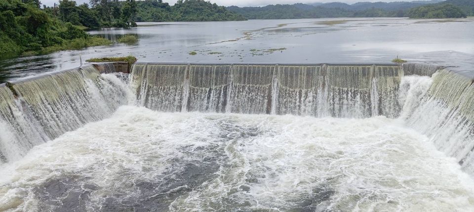 ฝนถล่มสุโขทัย ทำน้ำล้นสปิลเวย์อ่างเก็บน้ำ