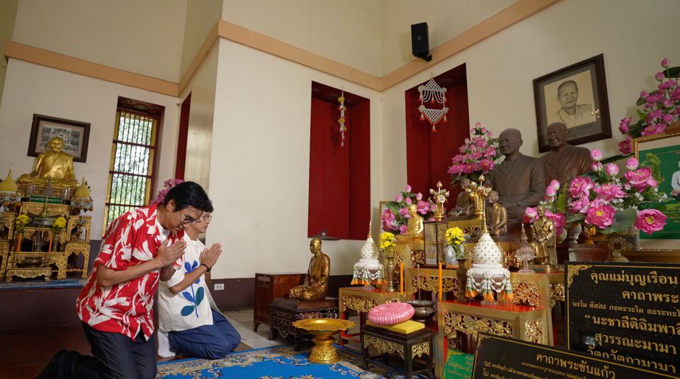 “หนุ่ม-แท่ง” พาทัวร์ “วัดสารนารถธรรมาราม”  สักการะคุณแม่บุญเรือน อร่อยกับอาหารทะเล จ.ระยอง 