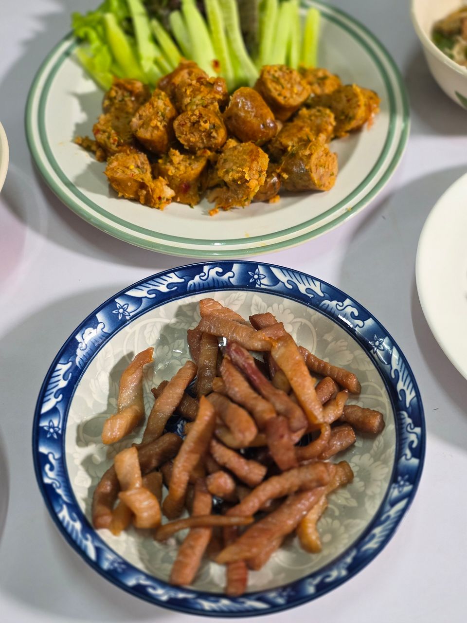 “มิตรรัก ทั่วไทย” พาเที่ยวเมืองโอ่งมังกร จ.ราชบุรี “เอ-แป้ง” ลุยฟาร์มหมูหลุมครบวงจร ที่แรกในประเทศไทย