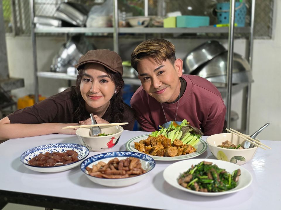 “มิตรรัก ทั่วไทย” พาเที่ยวเมืองโอ่งมังกร จ.ราชบุรี “เอ-แป้ง” ลุยฟาร์มหมูหลุมครบวงจร ที่แรกในประเทศไทย