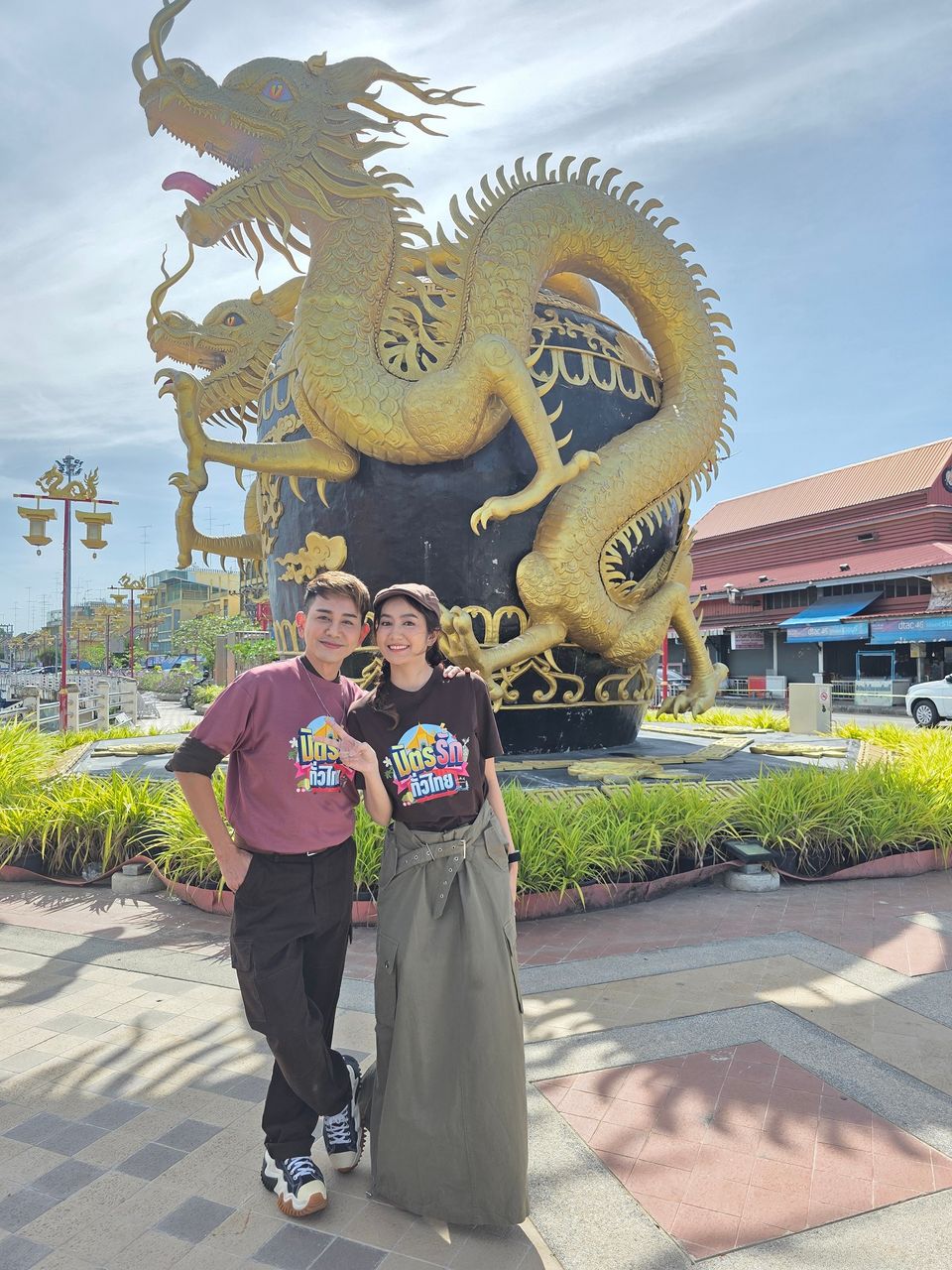 “มิตรรัก ทั่วไทย” พาเที่ยวเมืองโอ่งมังกร จ.ราชบุรี “เอ-แป้ง” ลุยฟาร์มหมูหลุมครบวงจร ที่แรกในประเทศไทย