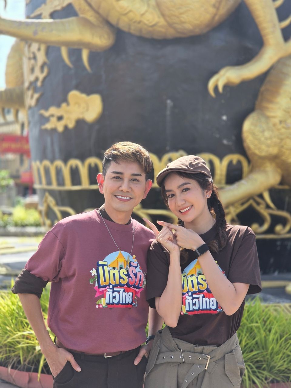 “มิตรรัก ทั่วไทย” พาเที่ยวเมืองโอ่งมังกร จ.ราชบุรี “เอ-แป้ง” ลุยฟาร์มหมูหลุมครบวงจร ที่แรกในประเทศไทย