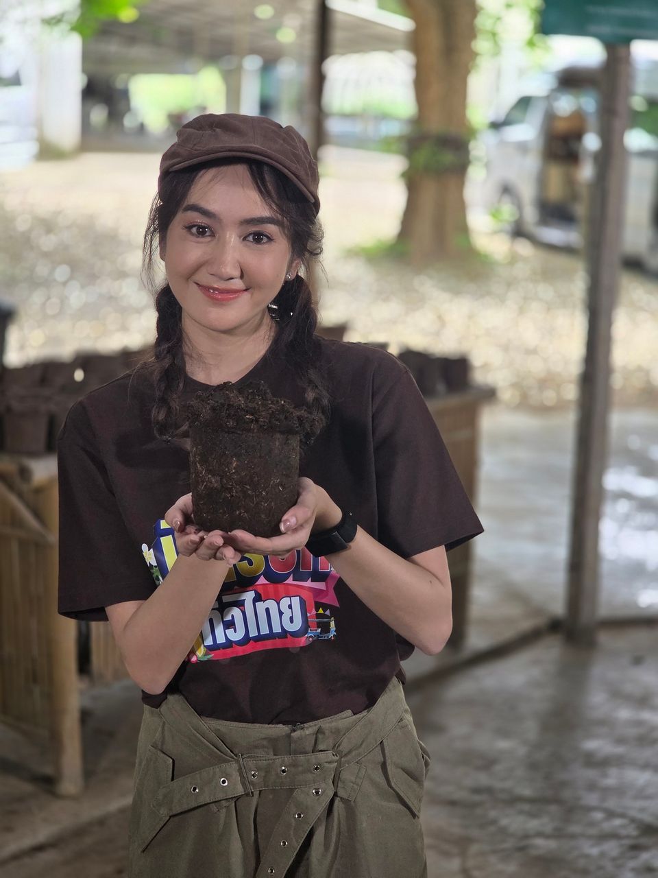 “มิตรรัก ทั่วไทย” พาเที่ยวเมืองโอ่งมังกร จ.ราชบุรี “เอ-แป้ง” ลุยฟาร์มหมูหลุมครบวงจร ที่แรกในประเทศไทย