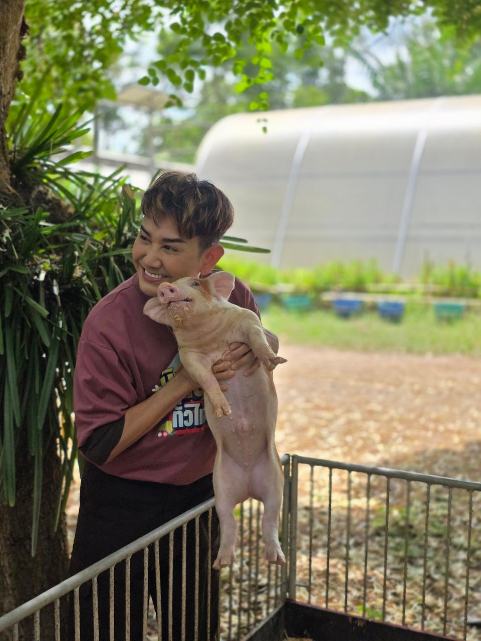 “มิตรรัก ทั่วไทย” พาเที่ยวเมืองโอ่งมังกร จ.ราชบุรี “เอ-แป้ง” ลุยฟาร์มหมูหลุมครบวงจร ที่แรกในประเทศไทย