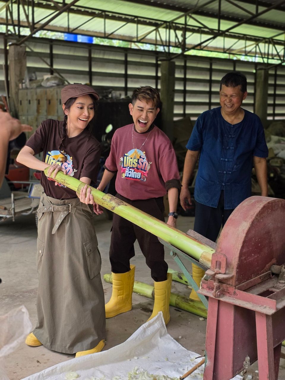 “มิตรรัก ทั่วไทย” พาเที่ยวเมืองโอ่งมังกร จ.ราชบุรี “เอ-แป้ง” ลุยฟาร์มหมูหลุมครบวงจร ที่แรกในประเทศไทย