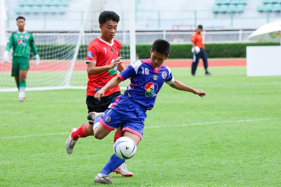 4 ทีมสุดท้าย ลุยต่อรอบรองชนะเลิศ ศึก “ฟุตบอลนักเรียน 7 คน แชมป์กีฬา 7HD แชมเปียน คัพ 2025” “รร.หัวหินวิทยาคม” ดับฟอร์ม “รร.สวนป่าเขาชะอางค์” 5-3