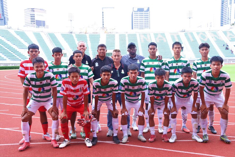 4 ทีมสุดท้าย ลุยต่อรอบรองชนะเลิศ ศึก “ฟุตบอลนักเรียน 7 คน แชมป์กีฬา 7HD แชมเปียน คัพ 2025” “รร.หัวหินวิทยาคม” ดับฟอร์ม “รร.สวนป่าเขาชะอางค์” 5-3