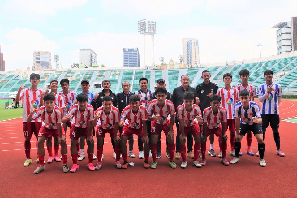 4 ทีมสุดท้าย ลุยต่อรอบรองชนะเลิศ ศึก “ฟุตบอลนักเรียน 7 คน แชมป์กีฬา 7HD แชมเปียน คัพ 2025” “รร.หัวหินวิทยาคม” ดับฟอร์ม “รร.สวนป่าเขาชะอางค์” 5-3