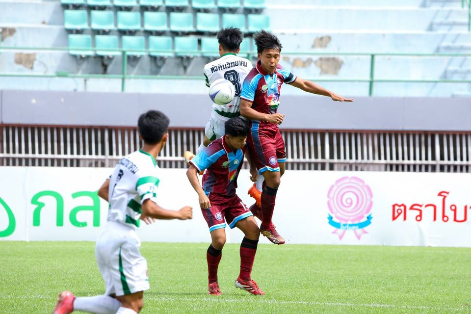 4 ทีมสุดท้าย ลุยต่อรอบรองชนะเลิศ ศึก “ฟุตบอลนักเรียน 7 คน แชมป์กีฬา 7HD แชมเปียน คัพ 2025” “รร.หัวหินวิทยาคม” ดับฟอร์ม “รร.สวนป่าเขาชะอางค์” 5-3