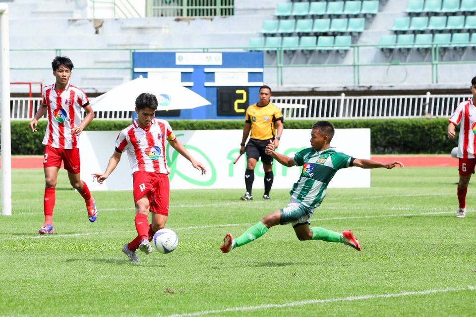 4 ทีมสุดท้าย ลุยต่อรอบรองชนะเลิศ ศึก “ฟุตบอลนักเรียน 7 คน แชมป์กีฬา 7HD แชมเปียน คัพ 2025” “รร.หัวหินวิทยาคม” ดับฟอร์ม “รร.สวนป่าเขาชะอางค์” 5-3