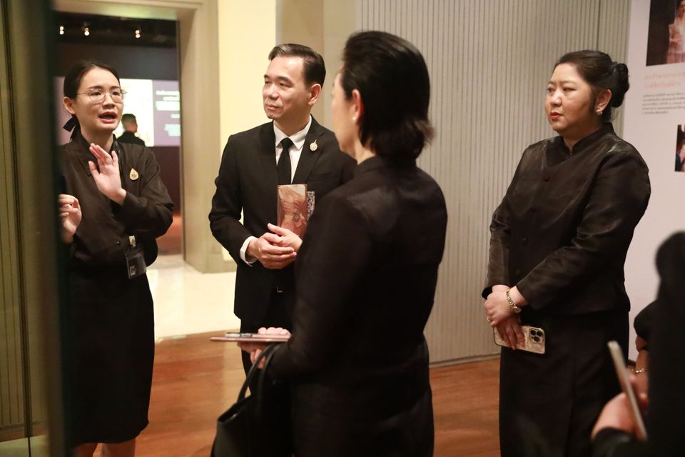 คณะผู้บริหารช่อง 7HD ร่วมพิธีลงนามแสดงความอาลัยถวายแด่ สมเด็จพระนางเจ้าสิริกิติ์ พระบรมราชินีนาถ พระบรมราชชนนีพันปีหลวง ณ ศาลาสหทัยสมาคม พระบรมมหาราชวัง