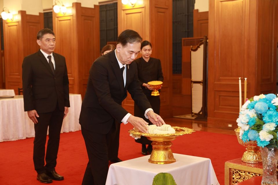 คณะผู้บริหารช่อง 7HD ร่วมพิธีลงนามแสดงความอาลัยถวายแด่ สมเด็จพระนางเจ้าสิริกิติ์ พระบรมราชินีนาถ พระบรมราชชนนีพันปีหลวง ณ ศาลาสหทัยสมาคม พระบรมมหาราชวัง