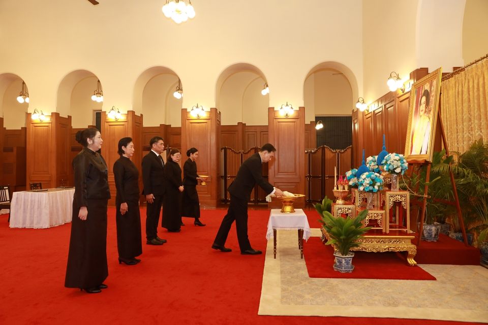 คณะผู้บริหารช่อง 7HD ร่วมพิธีลงนามแสดงความอาลัยถวายแด่ สมเด็จพระนางเจ้าสิริกิติ์ พระบรมราชินีนาถ พระบรมราชชนนีพันปีหลวง ณ ศาลาสหทัยสมาคม พระบรมมหาราชวัง