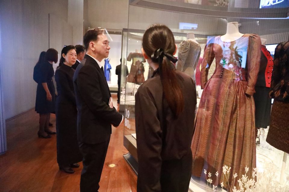 คณะผู้บริหารช่อง 7HD ร่วมพิธีลงนามแสดงความอาลัยถวายแด่ สมเด็จพระนางเจ้าสิริกิติ์ พระบรมราชินีนาถ พระบรมราชชนนีพันปีหลวง ณ ศาลาสหทัยสมาคม พระบรมมหาราชวัง