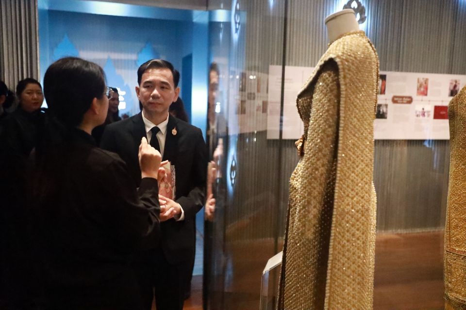 คณะผู้บริหารช่อง 7HD ร่วมพิธีลงนามแสดงความอาลัยถวายแด่ สมเด็จพระนางเจ้าสิริกิติ์ พระบรมราชินีนาถ พระบรมราชชนนีพันปีหลวง ณ ศาลาสหทัยสมาคม พระบรมมหาราชวัง