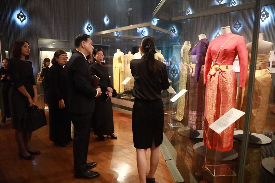 คณะผู้บริหารช่อง 7HD ร่วมพิธีลงนามแสดงความอาลัยถวายแด่ สมเด็จพระนางเจ้าสิริกิติ์ พระบรมราชินีนาถ พระบรมราชชนนีพันปีหลวง ณ ศาลาสหทัยสมาคม พระบรมมหาราชวัง