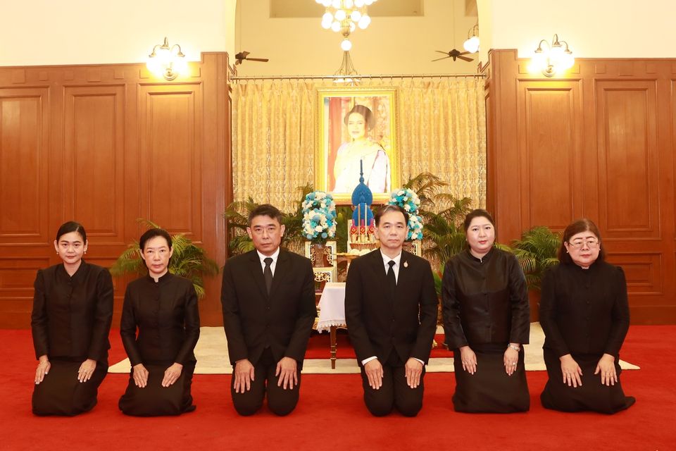 คณะผู้บริหารช่อง 7HD ร่วมพิธีลงนามแสดงความอาลัยถวายแด่ สมเด็จพระนางเจ้าสิริกิติ์ พระบรมราชินีนาถ พระบรมราชชนนีพันปีหลวง ณ ศาลาสหทัยสมาคม พระบรมมหาราชวัง