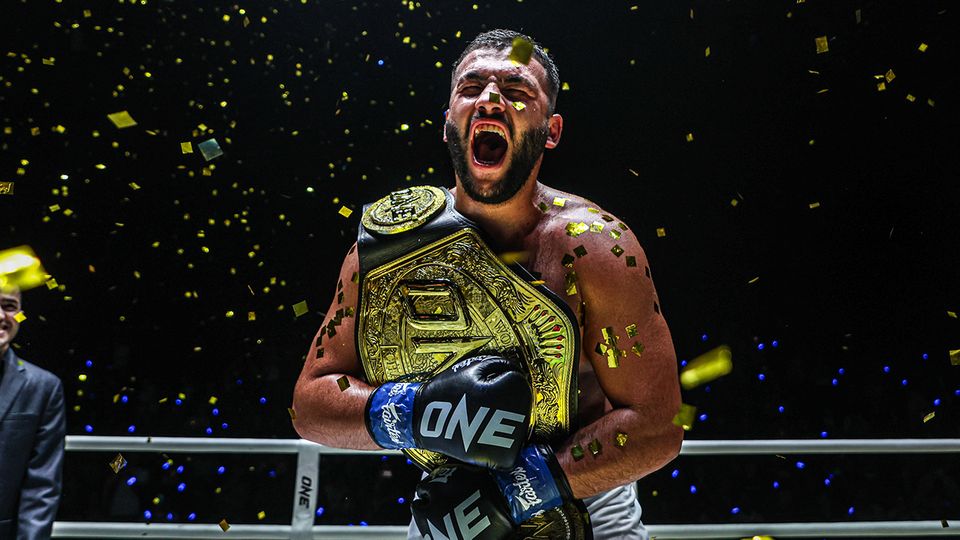 ONE Championship : ซาเมต อักเดเว ช็อกโลกโค่น โรมัน เคร็กเคลีย ขึ้นแท่นราชัน ONE คิกบ็อกซิ่ง