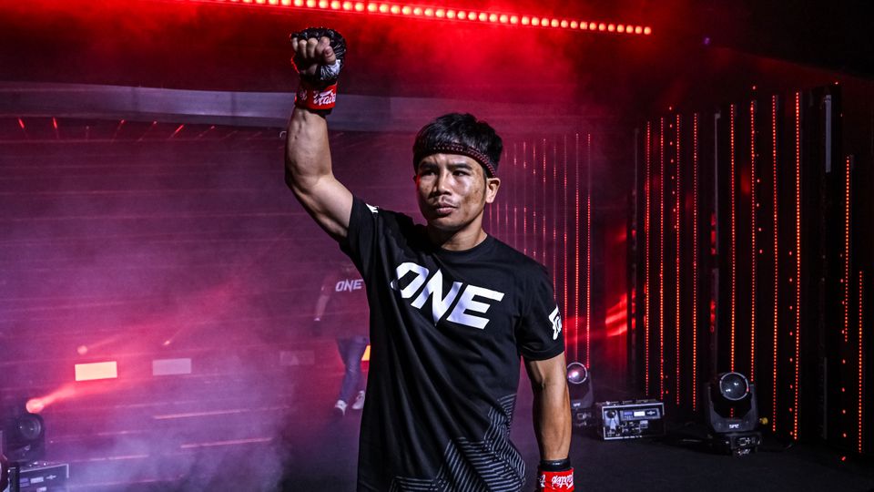 ONE ลุมพินี : ยอดเหล็กเพชร อ.อัจฉริยะ ชนแกร่ง อานาร์ มัมมาดอฟ ล่าปิดจ๊อบมวยต่างชาติในรอบกว่า 2 ปี