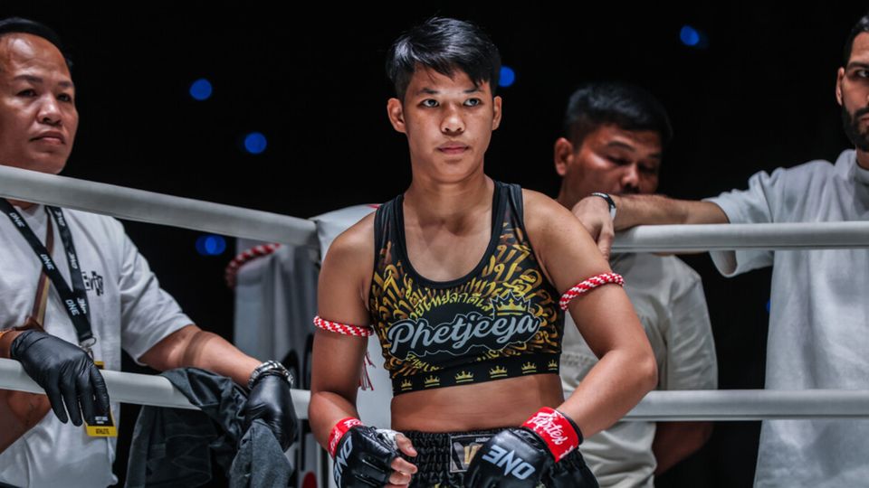 ONE Championship : เพชรจีจ้า ลูกเจ้าพ่อโรงต้ม สวมนวมเล็กชกมวยไทยที่ถนัดในรอบกว่า 2 ปี
