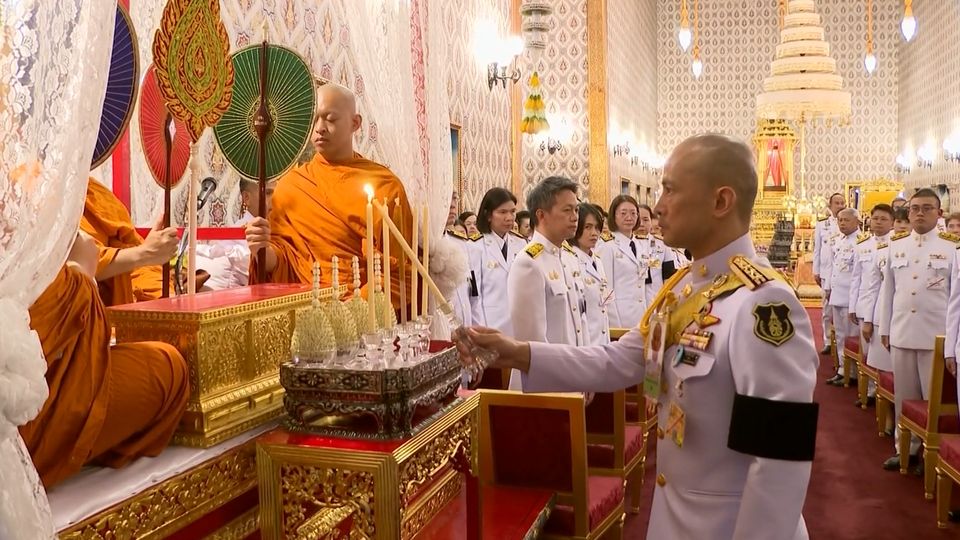 พระราชวงศ์ และองคมนตรี เสด็จไปและไปในการบำเพ็ญพระราชกุศลถวายพระบรมศพ สมเด็จพระนางเจ้าสิริกิติ์ พระบรมราชินีนาถ พระบรมราชชนนีพันปีหลวง
