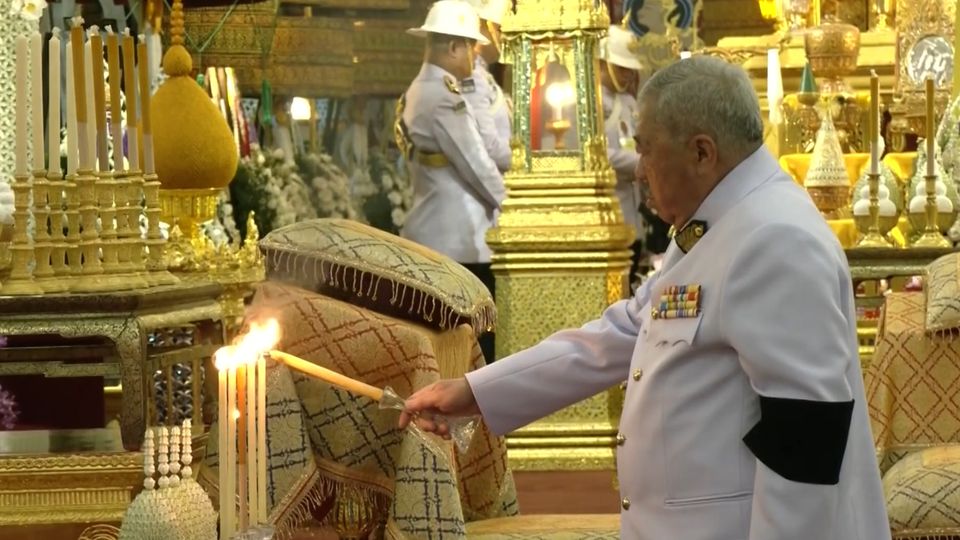 พระราชวงศ์ และองคมนตรี เป็นประธานในการบำเพ็ญพระราชกุศล ถวายพระบรมศพ สมเด็จพระนางเจ้าสิริกิติ์ พระบรมราชินีนาถ พระบรมราชชนนีพันปีหลวง
