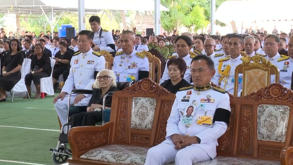 พระบาทสมเด็จพระเจ้าอยู่หัว ทรงพระกรุณาโปรดเกล้าโปรดกระหม่อมให้ องคมนตรี เป็นประธานในพิธีพระราชทานเพลิงศพ จ่าสิบตรี จิรวัฒน์ มุ่งกลาง ซึ่งเสียชีวิตจากเหตุการณ์ปะทะตามแนวชายแดนไทย-กัมพูชา