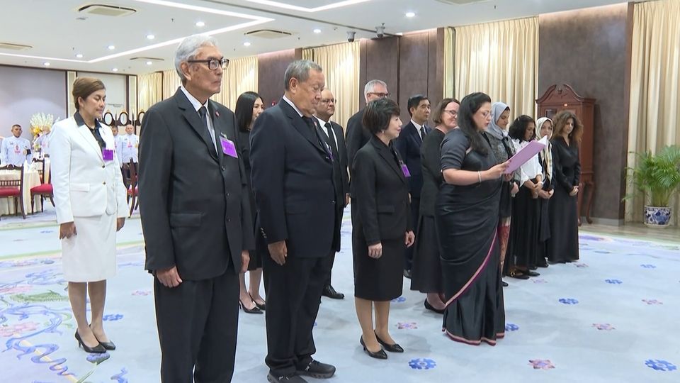 สมเด็จพระกนิษฐาธิราชเจ้า กรมสมเด็จพระเทพรัตนราชสุดา ฯ สยามบรมราชกุมารี พระราชทานพระราชวโรกาสให้ คณะบุคคล เฝ้าทูลละอองพระบาท