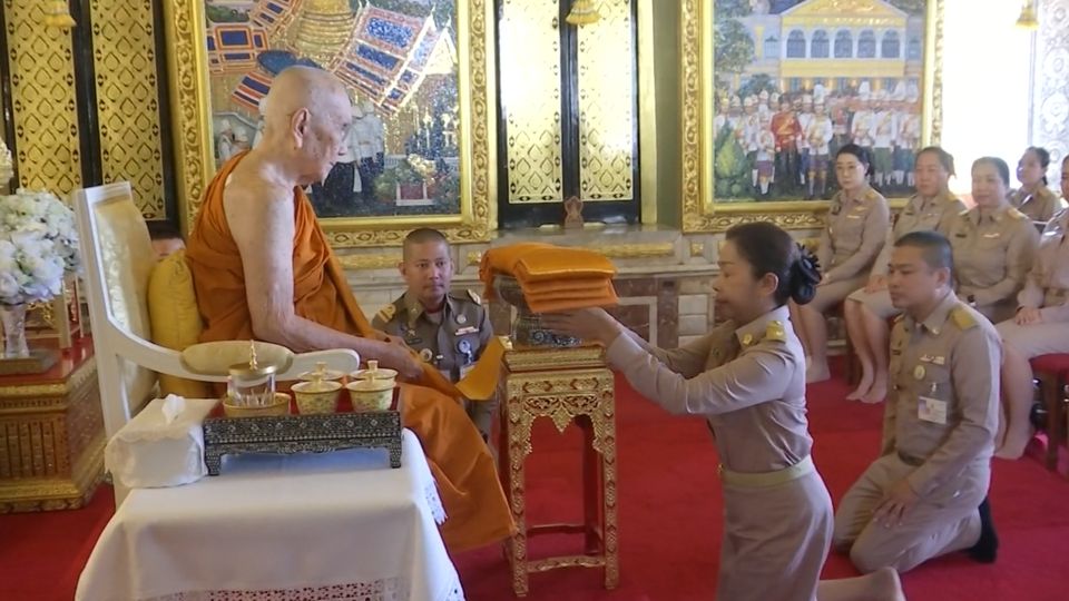 สมเด็จพระอริยวงศาคตญาณ สมเด็จพระสังฆราช สกลมหาสังฆปริณายก ประทานไฟพระฤกษ์และน้ำพระพุทธมนต์ สำหรับเชิญไปในพิธีสวดมนต์ และปฏิบัติธรรมข้ามปี บริสุทธิ์ด้วยใจ ถวายพระราชกุศล พุทธศักราช 2569