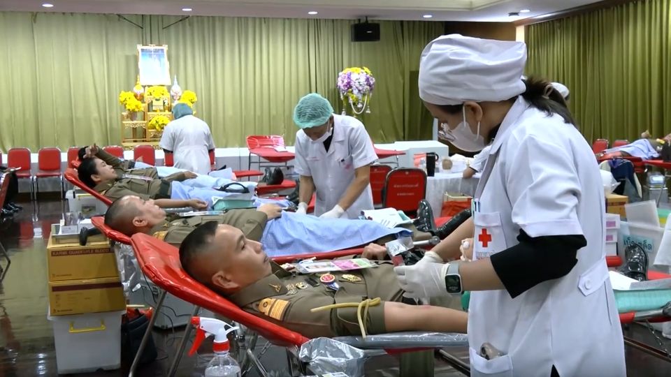 ข้าราชบริพารหน่วยราชการในพระองค์ ร่วมบริจาคโลหิต ถวายเป็นพระราชกุศลแด่ พระบาทสมเด็จพระเจ้าอยู่หัว และสมเด็จพระนางเจ้า ฯ พระบรมราชินี