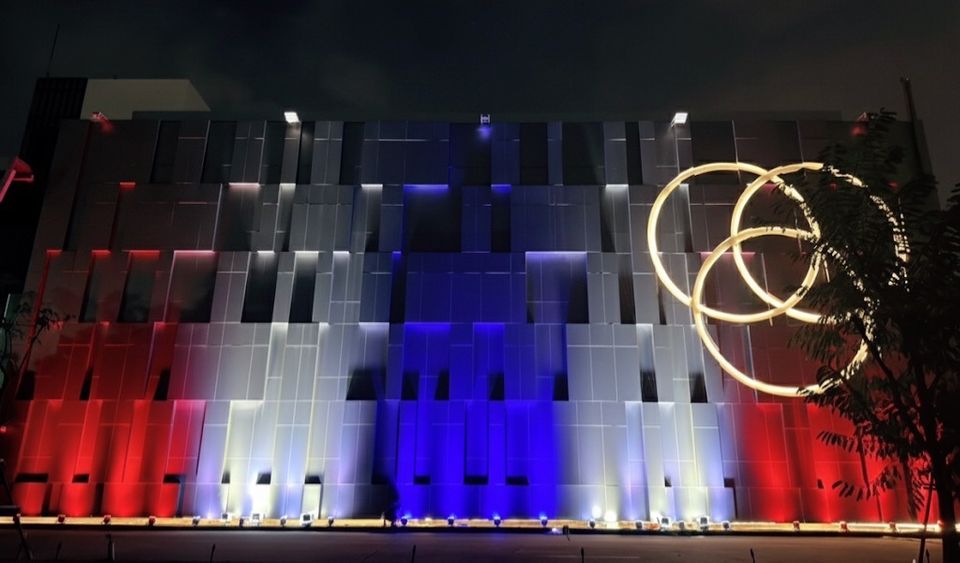 ช่อง 7HD ปลุกพลังรักชาติ เปิดไฟสัญลักษณ์ธงไตรรงค์ ส่งกำลังใจทหารกล้าแนวหน้า