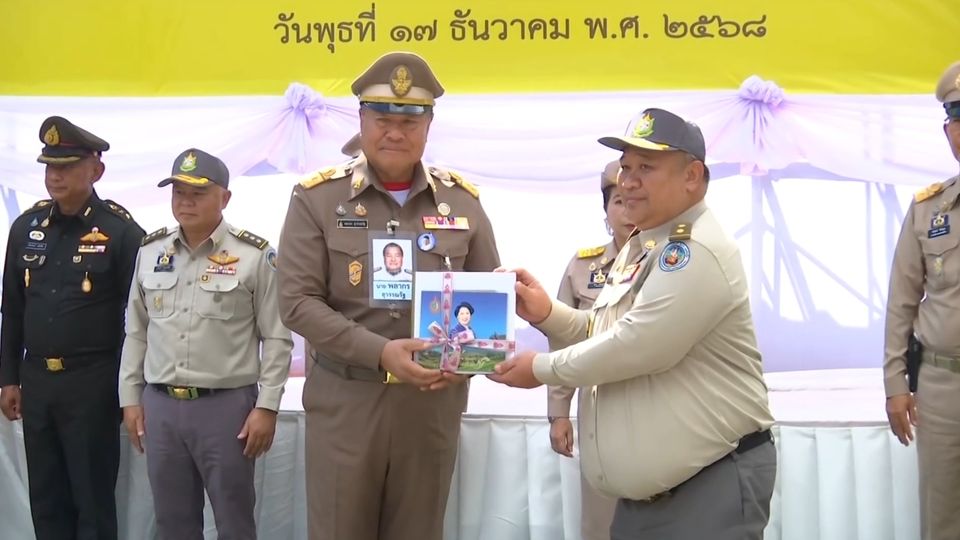 องคมนตรี เชิญถุงพระราชทานไปมอบแก่ราษฎรและเจ้าหน้าที่ผู้ปฏิบัติงาน พร้อมติดตามการดำเนินโครงการอันเนื่องมาจากพระราชดำริ ที่จังหวัดเชียงราย