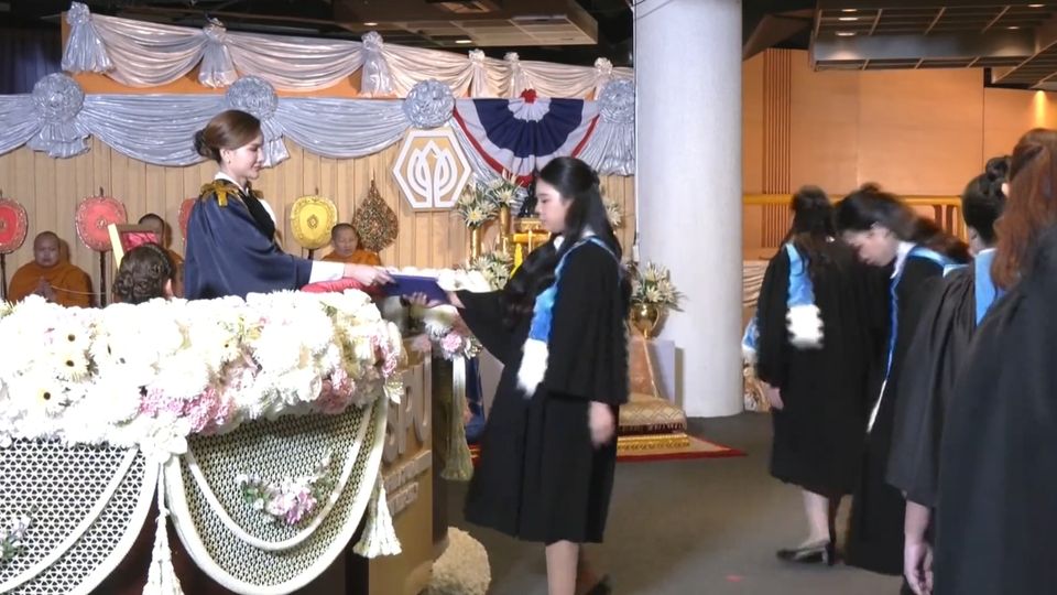 ผู้แทนพระองค์ มอบปริญญาบัตรแก่ผู้สำเร็จการศึกษาจากมหาวิทยาลัยศรีปทุม ประจำปีการศึกษา 2567 เป็นวันที่สอง