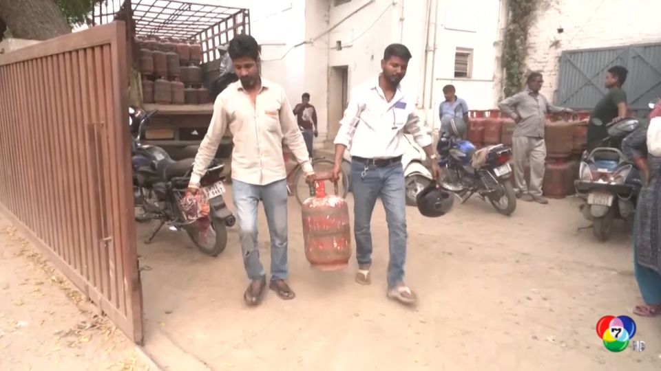 ชาวอินเดียเข้าคิวซื้อก๊าซหุงต้ม แม้รัฐบาลยันไม่ขาดแคลน