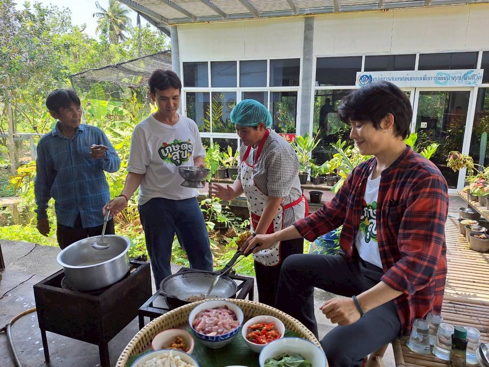 “โต๋นแตร-จุกบี้” บุกสวน ส้มโอ ของดี จ.สมุทรสงคราม พร้อมเปิดเมนูโบราณ “แกงกระดองกรุบ” ใน “เกษตรสุข”