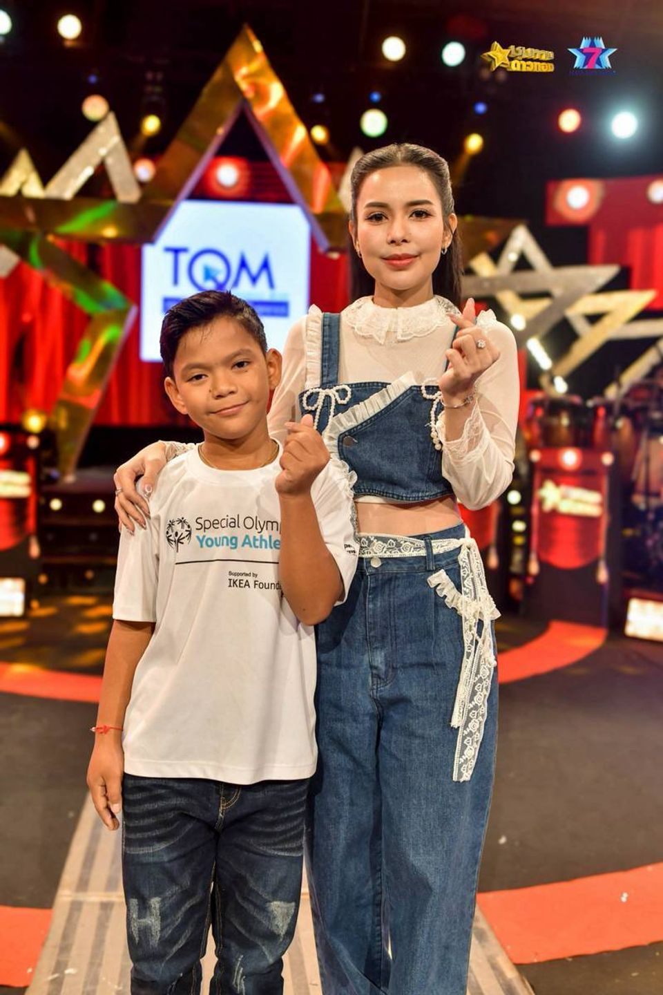 ไวรัลดัง “เด็กขายมะระ” สู่เซอร์ไพรส์กลางเวที! “น้องนะโม” เจอ “ป๋าโก๋” มอบรางวัลสุดพิเศษ ก่อนลุ้นเดือด GLO Miracle Music Season 3