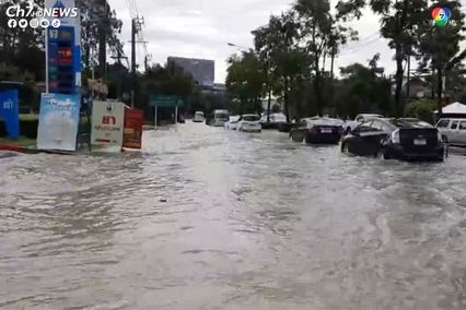 ฝนถล่ม น้ำท่วมเชียงใหม่ ถนนหลายสายน้ำท่วมสูง การจราจรในเมืองสาหัส