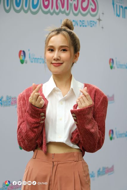 เปิดภาพบวงสรวงละคร สาวใช้ดิลิเวอรี สุดปัง ! เมฆ จุติ - แพรว เฌอมาวีร์ นำทัพนักแสดงร่วมงานพร้อมหน้า