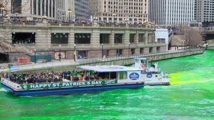 นครชิคาโก ย้อมสีแม่น้ำเป็นสีเขียวสด ต้อนรับวันเซนต์แพทริก