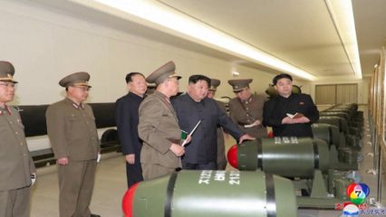 ผู้นำเกาหลีเหนือสั่งเพิ่มผลิตวัสดุเกรดนิวเคลียร์เพื่อทำอาวุธ - เรือบรรทุกเครื่องบินสหรัฐฯ ถึงเกาหลีใต้