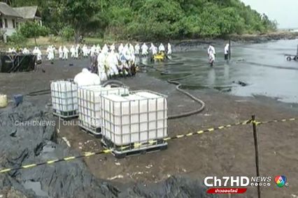 ภาพเก่าเล่าเรื่อง : 27 กรกฎาคม 2556 น้ำมันรั่วลงทะเล จากท่อรับ พีทีทีจีซี มาบตาพุด จ.ระยอง