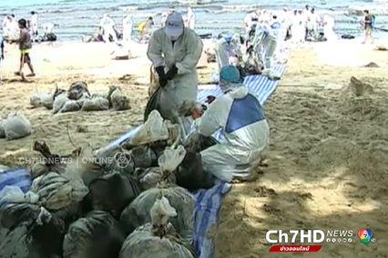 ภาพเก่าเล่าเรื่อง : 27 กรกฎาคม 2556 น้ำมันรั่วลงทะเล จากท่อรับ พีทีทีจีซี มาบตาพุด จ.ระยอง