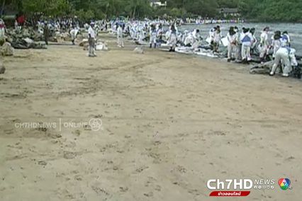 ภาพเก่าเล่าเรื่อง : 27 กรกฎาคม 2556 น้ำมันรั่วลงทะเล จากท่อรับ พีทีทีจีซี มาบตาพุด จ.ระยอง