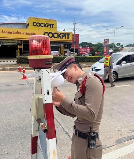 ไวรัลสนั่น ทำว้าวุ่นสารวัตรหล่อยิ้มละมุน เจ้าตัวแปลกใจพลังโซเชียลแชร์เพียบ