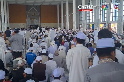 ในหลวง โปรดเกล้าฯ พระราชทานดินฝังศพ จุฬาราชมนตรี ขณะที่ชาวไทยมุสลิม ร่วมละหมาดญะนาซะห์-พิธีฝังศพ