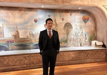 พิธาเยือน YG พูดคุยผู้บริหาร ปลื้มในค่ายมีเด็กไทยถึง 3 คน