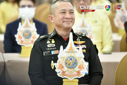 นายกรัฐมนตรี เป็นประธานในพิธีมอบตราสัญลักษณ์งานเฉลิมพระเกียรติพระบาทสมเด็จพระเจ้าอยู่หัว
