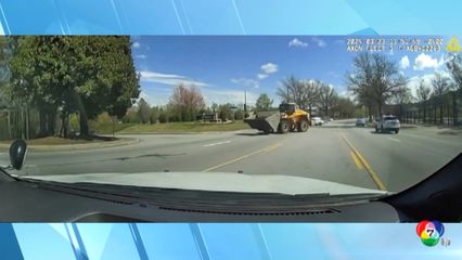 ตำรวจสหรัฐฯ ไล่จับชายขโมยรถตักดิน