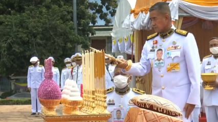 องคมนตรี เป็นผู้แทนพระองค์ ไปวางพวงมาลาถวายราชสักการะพระบรมราชานุสาวรีย์ สมเด็จพระนารายณ์มหาราช เนื่องในโอกาสวันคล้ายวันสวรรคต ที่จังหวัดลพบุรี