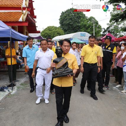 ชาวบ้านพร้อมใจแห่หลวงพ่อดำลงสรงน้ำท่าจีน ประเพณีเก่าแก่หนึ่งเดียวในสุพรรณบุรี